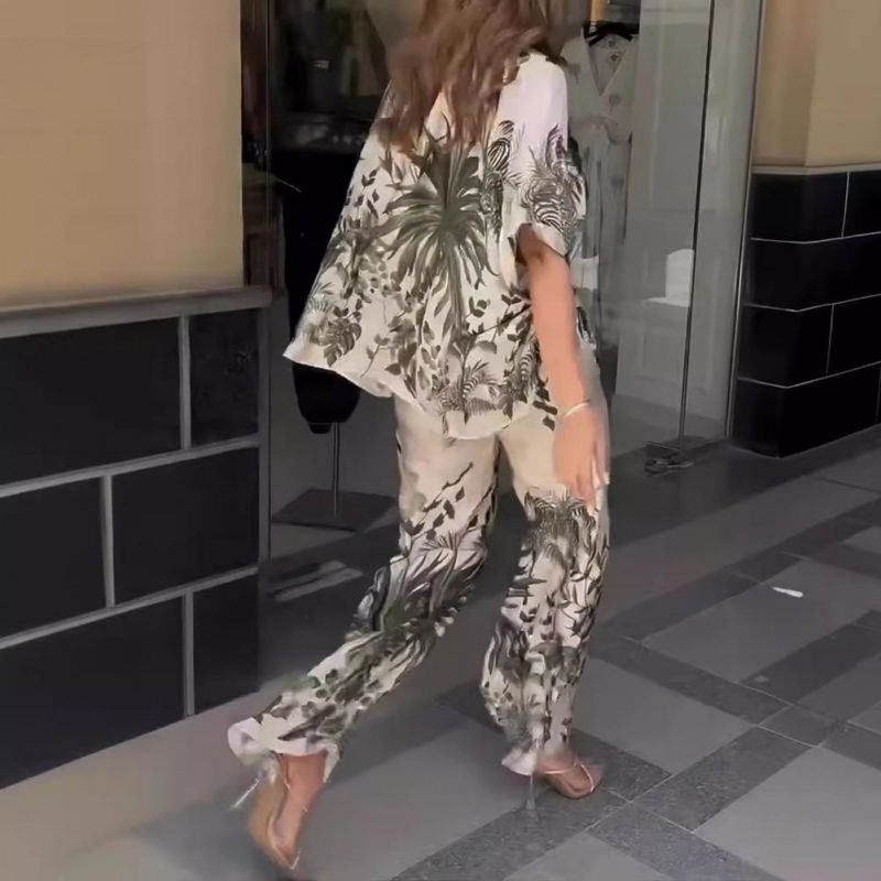 Luftiges Damen-Set im botanischen Design – Zweiteiliges Sommer-Outfit mit V-Ausschnitt