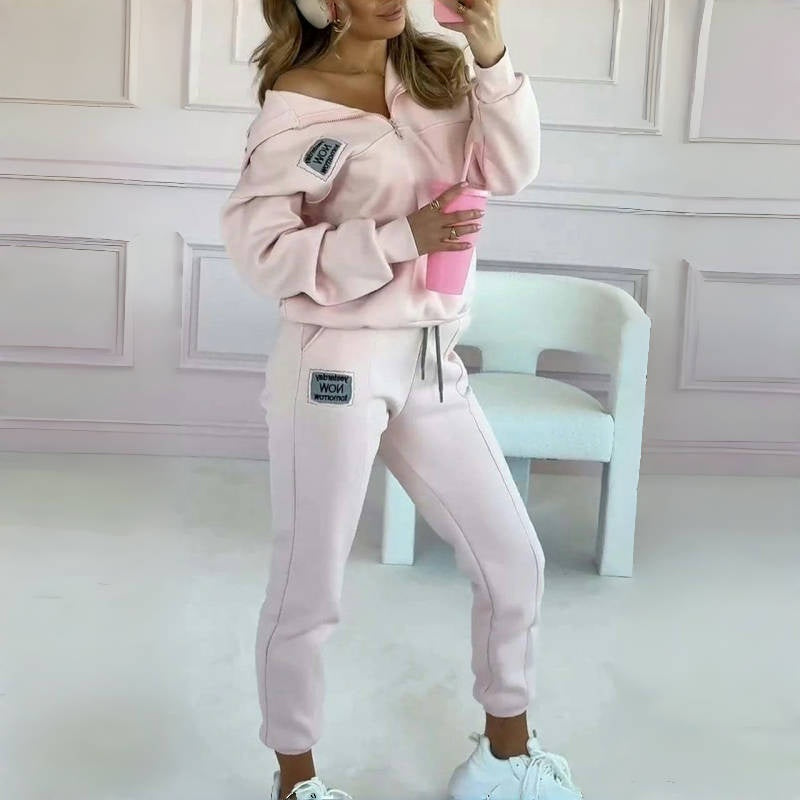 Zweiteiler mit stylischem Hoodie und verkürzter Hose