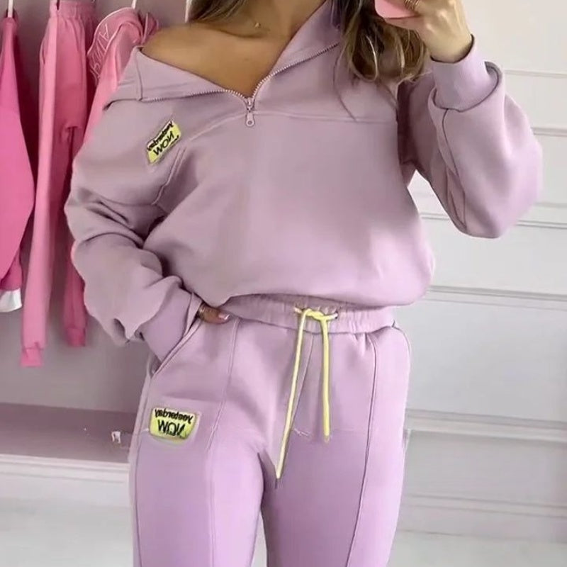 Zweiteiler mit stylischem Hoodie und verkürzter Hose