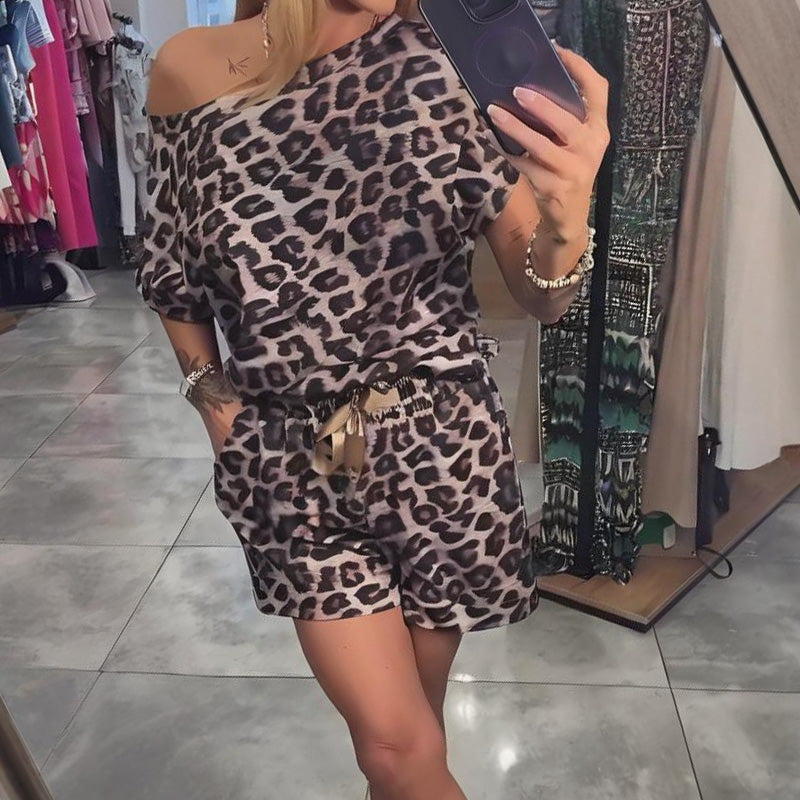 Set mit Leopardenmuster aus Off-Shoulder-Top und Shorts