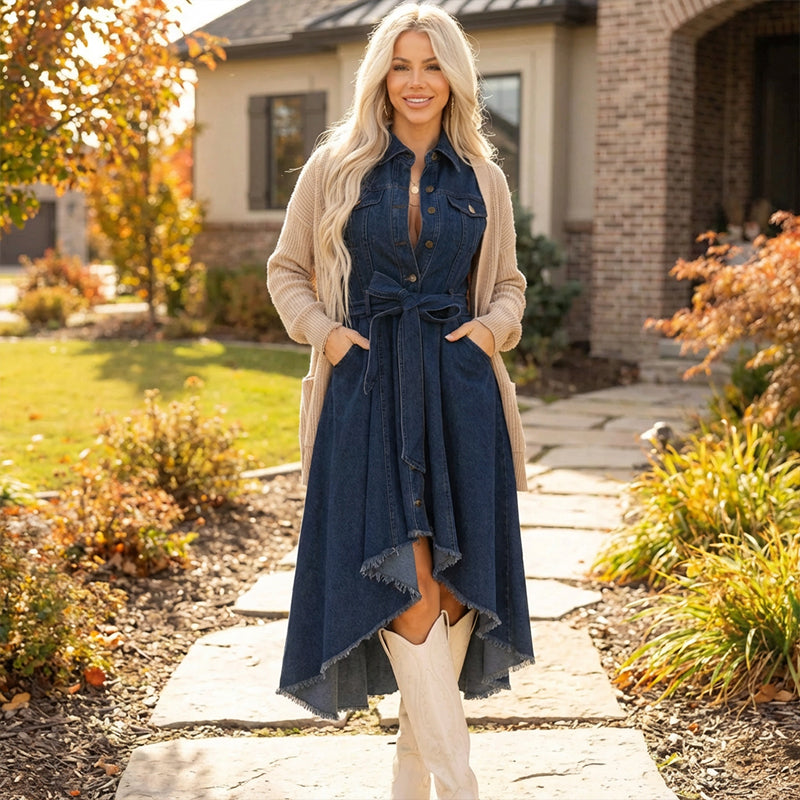 Ärmelloses Jeanskleid mit asymmetrischem Saum